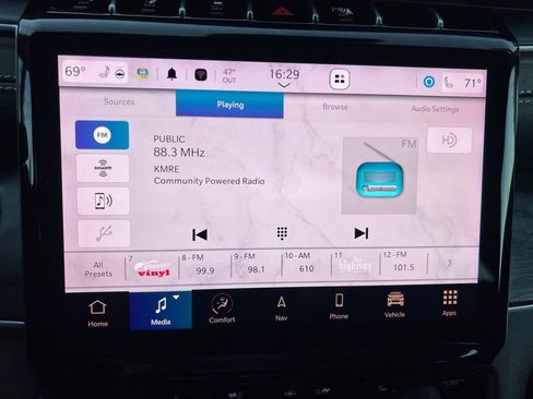 Used 2023 Jeep Grand Cherokee Limited w/ Luxury Tech Group II image 32