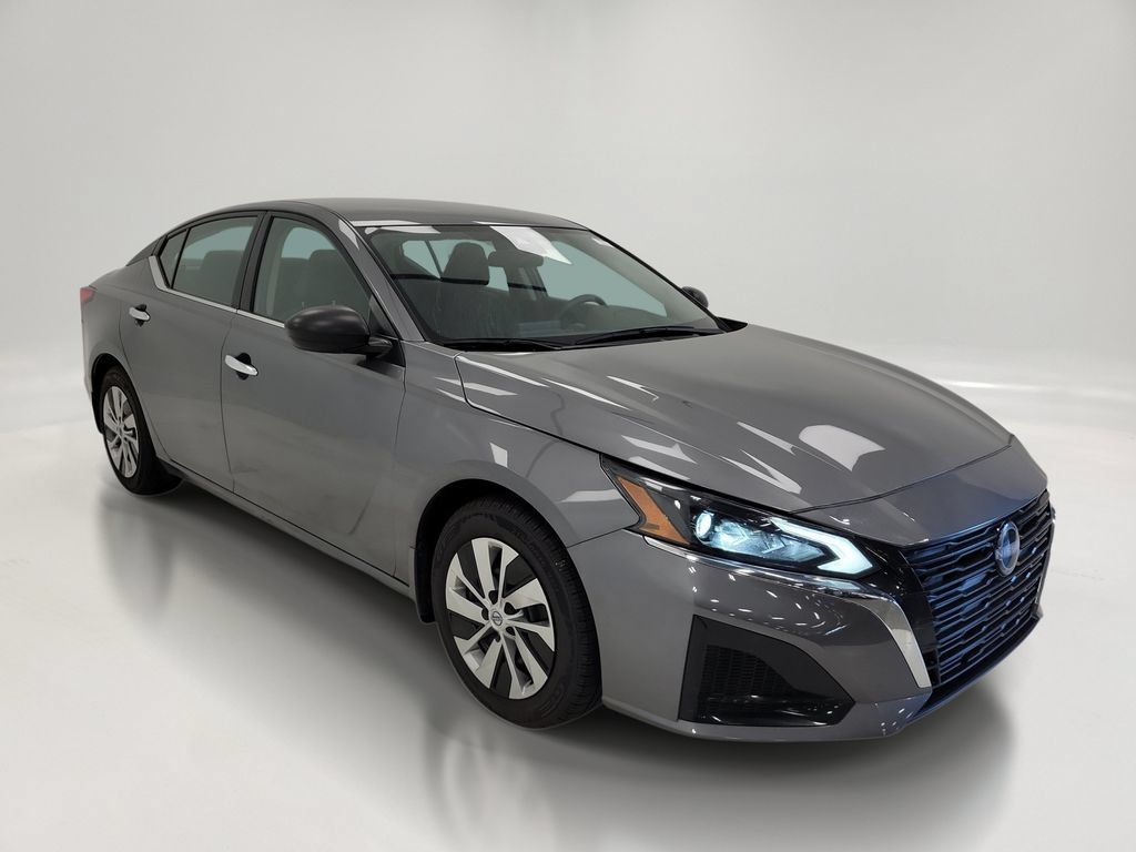 Used 2024 Nissan Altima 2.5 S FWD image 3