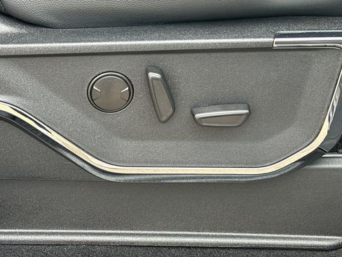 Used 2023 Ford F150 Lariat image 37