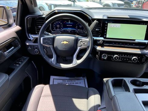 Used 2024 Chevrolet Silverado 1500 LT AWD/4WD image 7