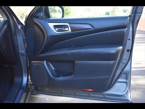Used 2015 Nissan Pathfinder Platinum AWD/4WD image 38