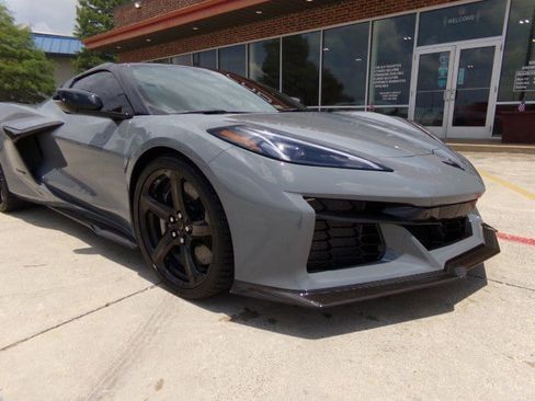 Used 2024 Chevrolet Corvette Z06 RWD image 4