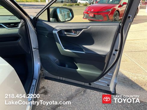 Used 2025 Toyota RAV4 XSE w/ Advanced Technology Package AWD/4WD image 20
