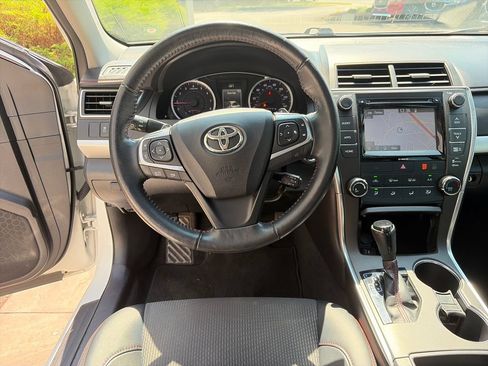Used 2016 Toyota Camry SE w/ Moonroof Package FWD image 28