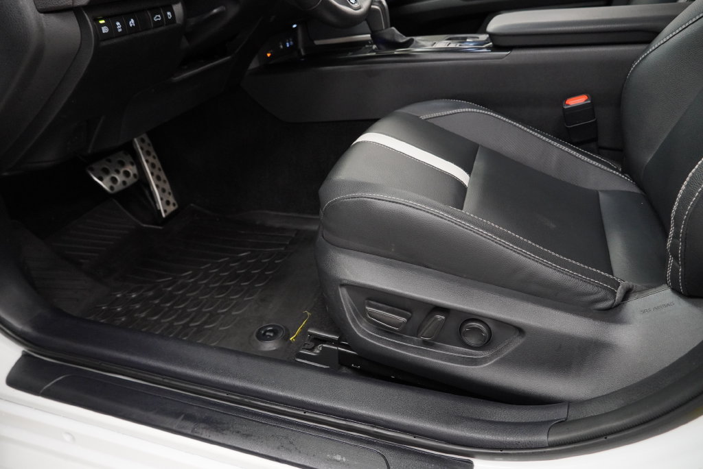 Used 2025 Toyota Camry SE FWD image 39