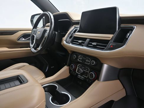 Certified 2022 Chevrolet Suburban Premier AWD/4WD image 36