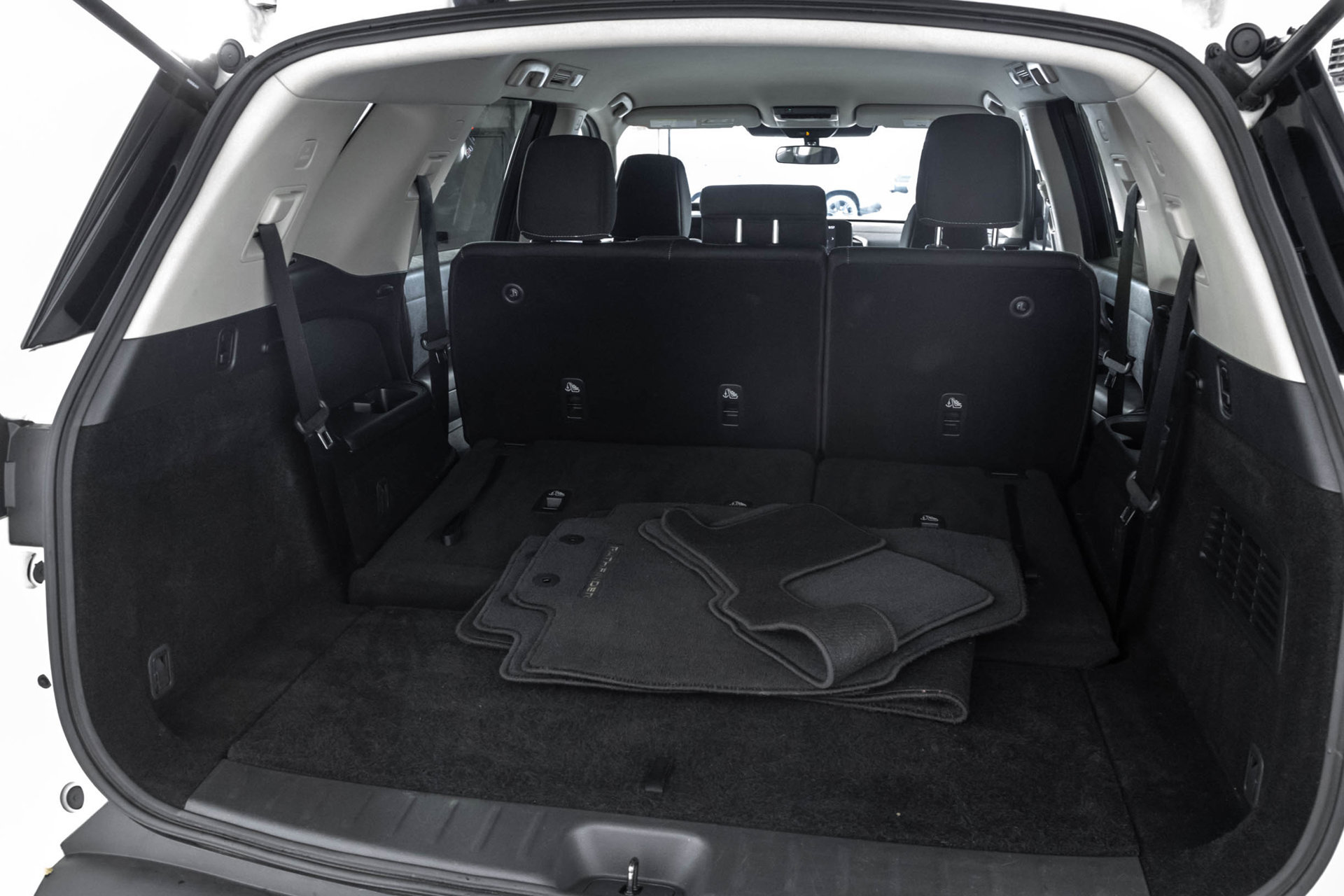 Used 2024 Nissan Pathfinder SV AWD/4WD image 38