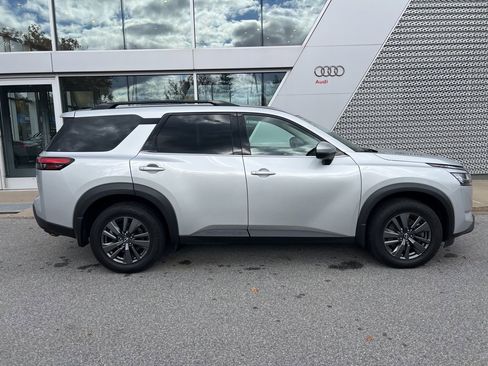 Used 2022 Nissan Pathfinder SV image 15