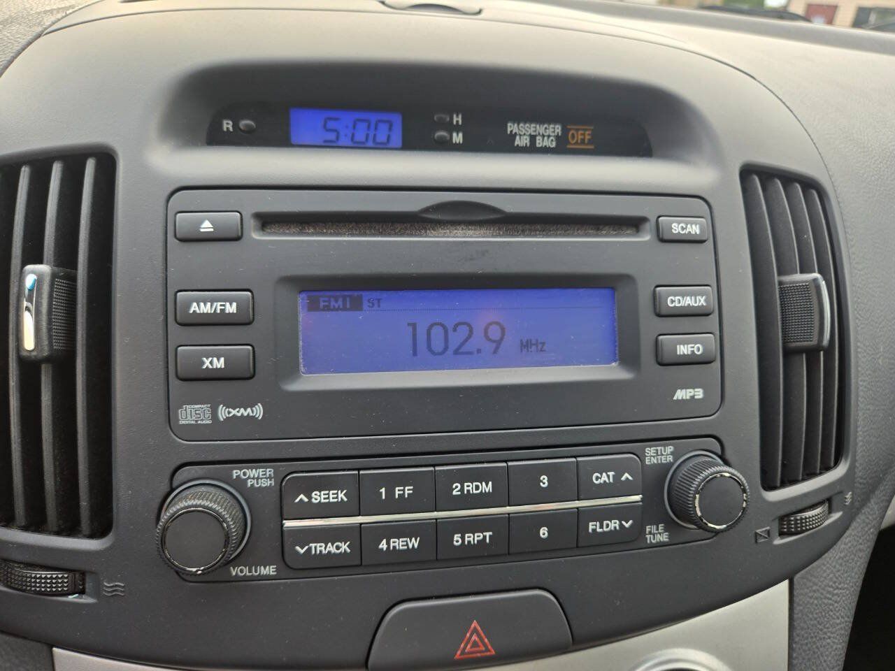 Used 2010 Hyundai Elantra GLS FWD image 17