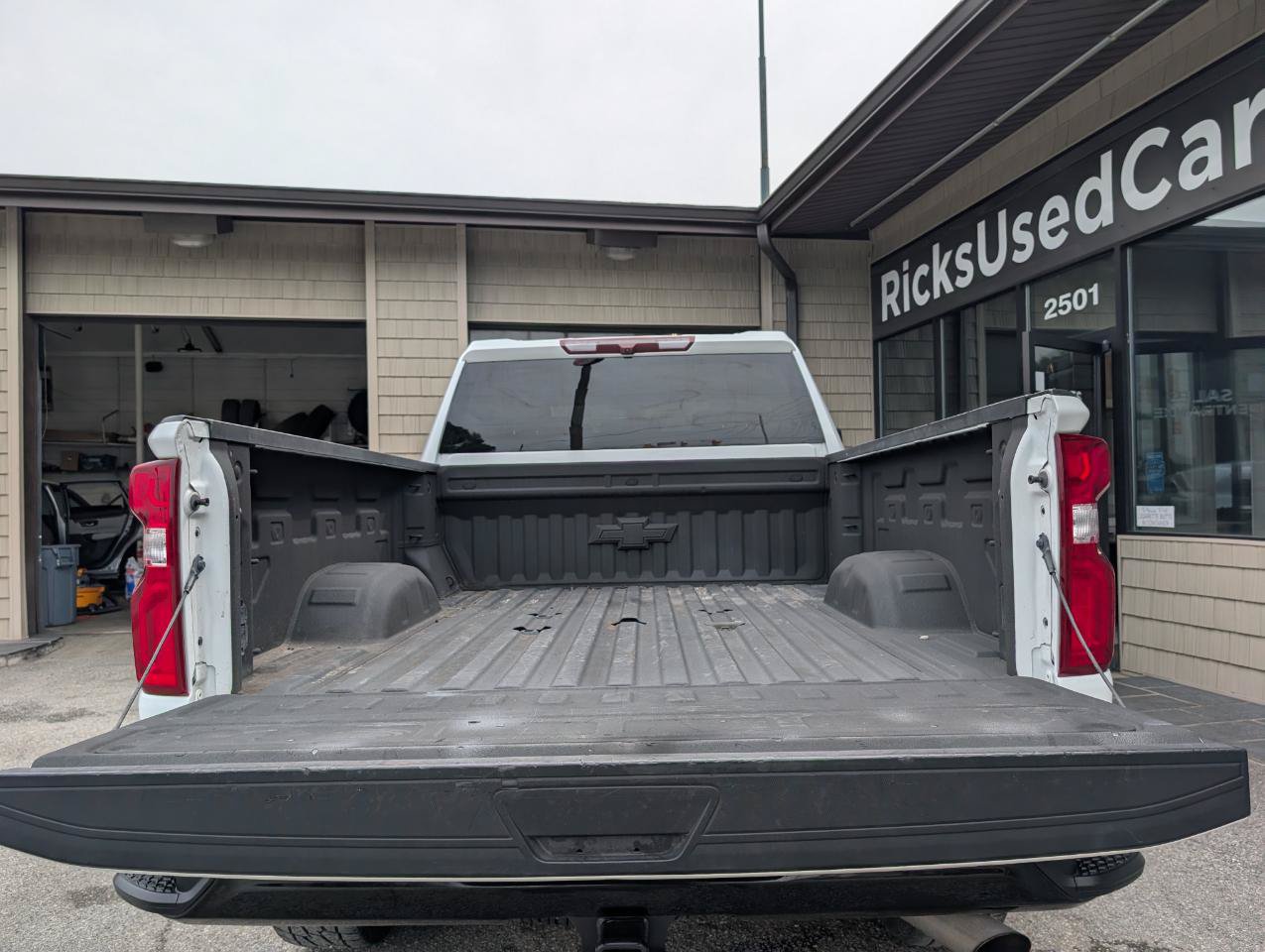 Used 2021 Chevrolet Silverado 2500 Custom w/ Gooseneck/5TH Wheel Package AWD/4WD image 23