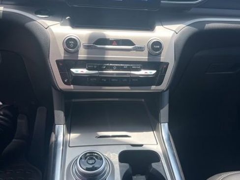 Used 2023 Ford Explorer XLT w/ Equipment Group 202A RWD image 14