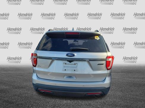 Used 2017 Ford Explorer XLT w/ Equipment Group 202A FWD image 9