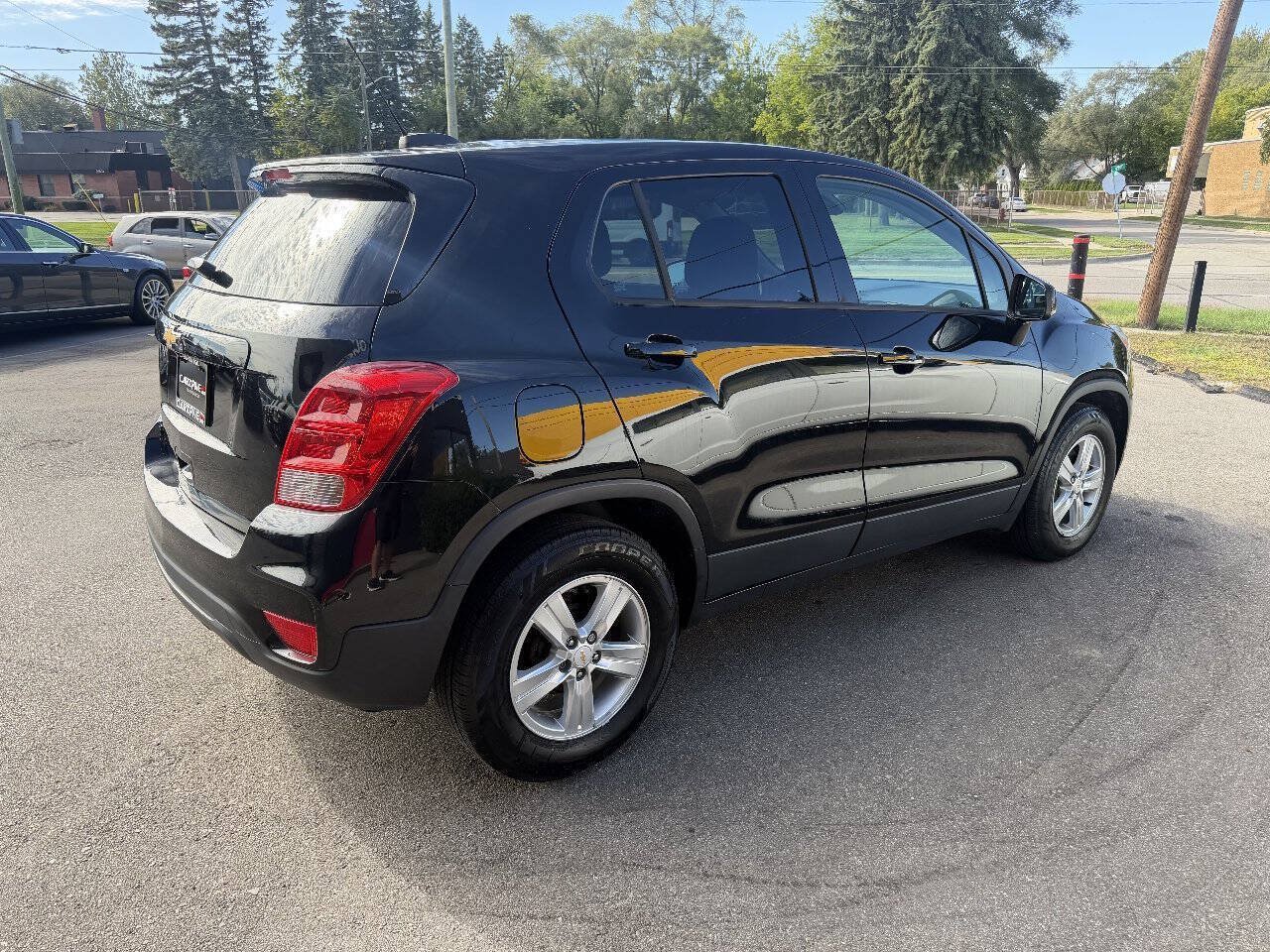 Used 2020 Chevrolet Trax LS FWD image 4