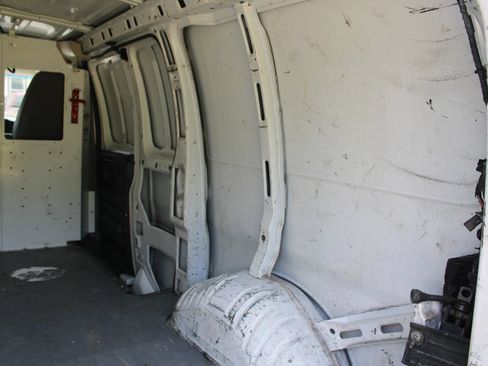 Used 2013 Chevrolet Express 3500 RWD image 17