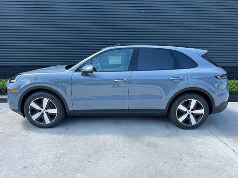 Used 2026 Porsche Cayenne E-Hybrid AWD/4WD image 2