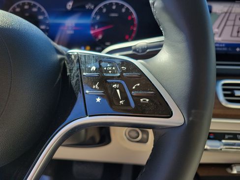 Certified 2026 Mercedes-Benz GLS 450 4MATIC image 30