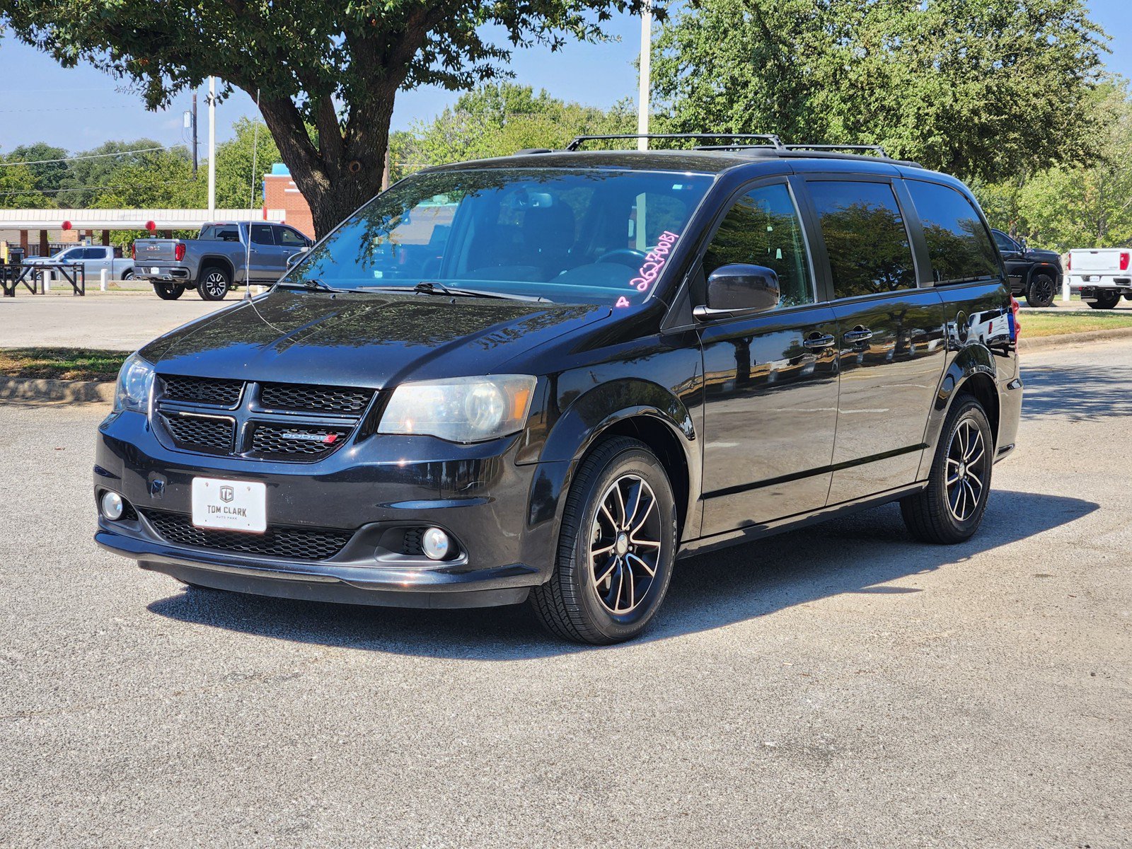 Used 2018 Dodge Grand Caravan SE FWD image 2
