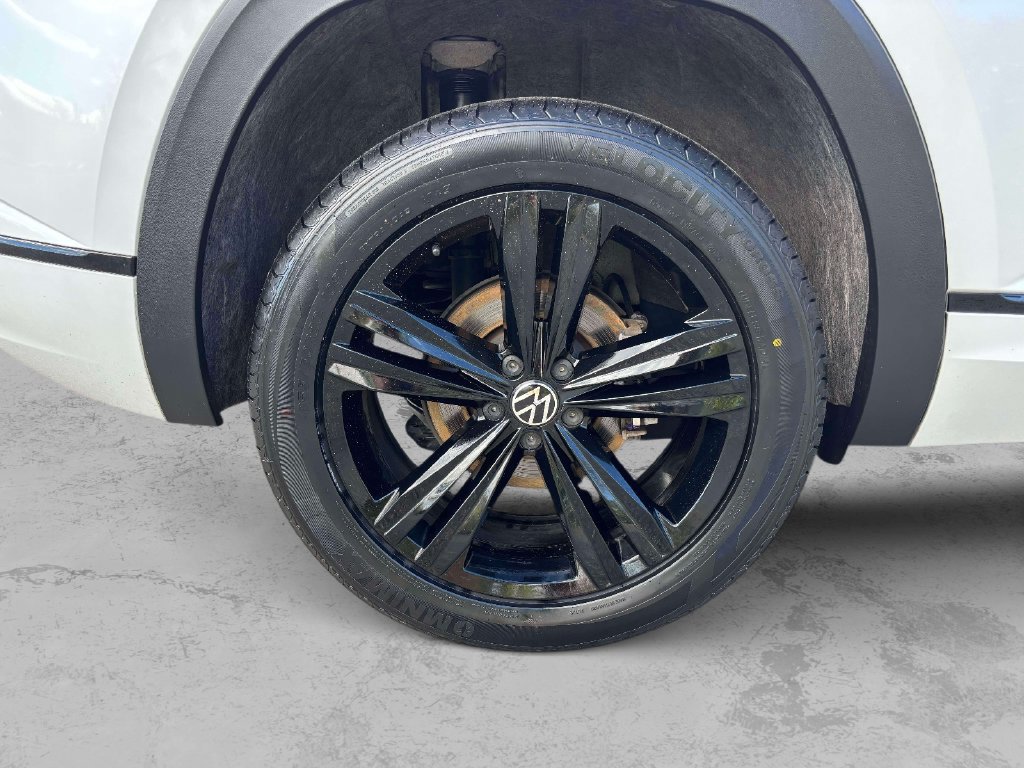 Used 2023 Volkswagen Atlas Cross Sport SEL R-Line AWD/4WD image 34