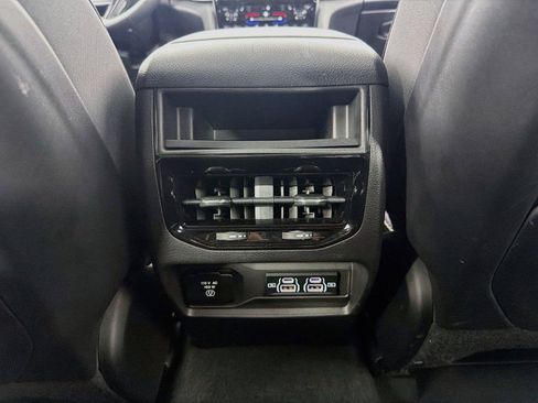 Used 2022 Jeep Grand Cherokee Altitude AWD/4WD image 21
