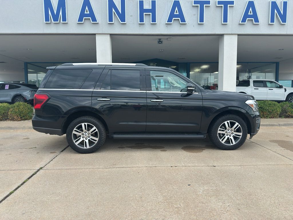 Used 2024 Ford Expedition Limited AWD/4WD image 3
