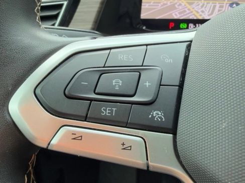 Used 2025 Volkswagen Atlas SEL AWD/4WD image 25