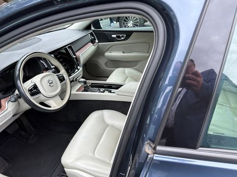Used 2021 Volvo S60 T6 Momentum w/ Protection Package AWD/4WD image 5