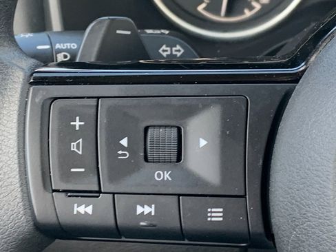 Used 2023 Nissan Rogue SV image 11