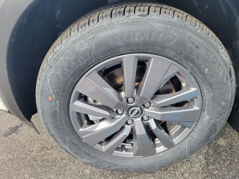 New 2025 Nissan Pathfinder S image 12