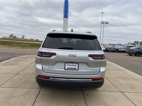 Used 2023 Jeep Grand Cherokee L Laredo image 9