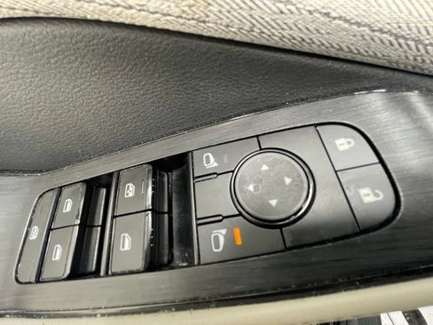 Used 2023 Nissan Rogue SV AWD/4WD image 12