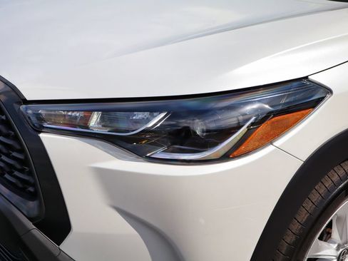 Used 2023 Toyota Corolla Cross LE AWD/4WD image 11