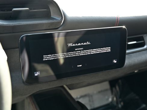 Used 2022 Maserati MC20 Coupe image 25