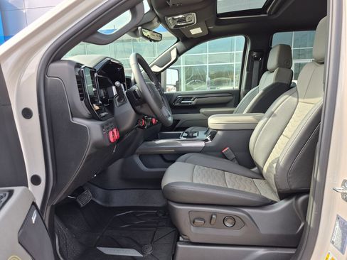Used 2026 Chevrolet Silverado 2500 ZR2 w/ LPO, Dark Essentials Package AWD/4WD image 15