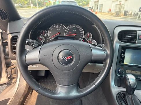 Used 2006 Chevrolet Corvette Coupe w/ Performance Package RWD image 7