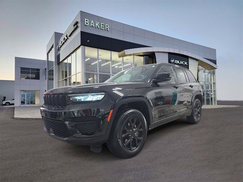 Used 2024 Jeep Grand Cherokee Altitude image 1