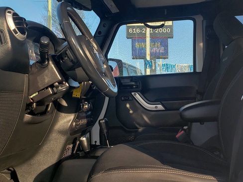 Used 2016 Jeep Wrangler Unlimited Sahara w/ Connectivity Group image 4