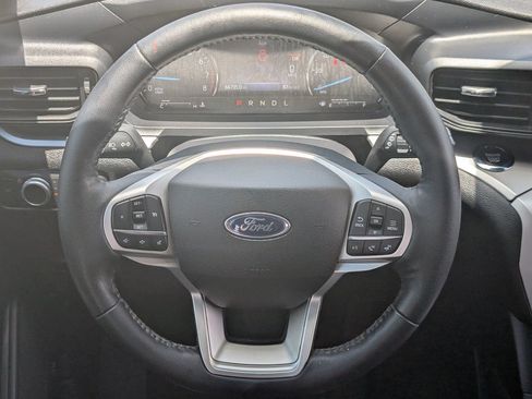 Used 2022 Ford Explorer XLT AWD/4WD image 12