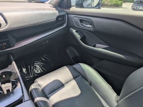 Certified 2023 Nissan Rogue SV FWD image 18