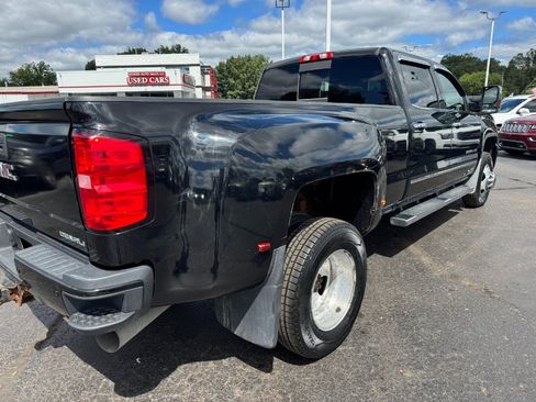 Used 2018 GMC Sierra 3500 Denali AWD/4WD image 11