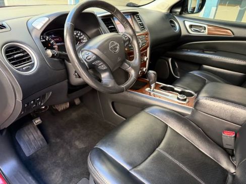 Used 2019 Nissan Pathfinder Platinum AWD/4WD image 12