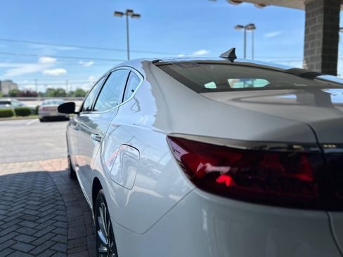 Used 2017 Kia Cadenza Premium FWD image 12