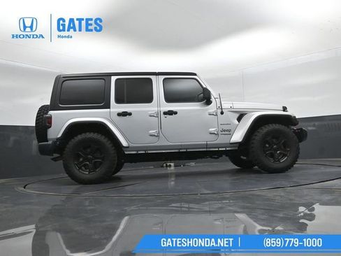 Used 2022 Jeep Wrangler Unlimited Sahara AWD/4WD image 37