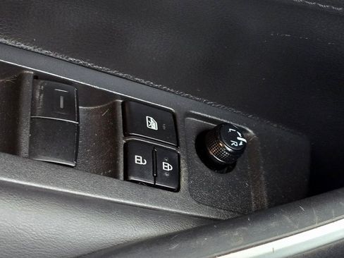 Used 2020 Toyota Corolla SE image 11