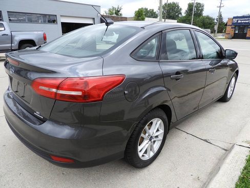 Used 2017 Ford Focus SE FWD image 9