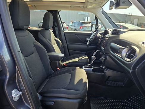 Used 2023 Jeep Renegade Latitude w/ Sun/Sound Group AWD/4WD image 14