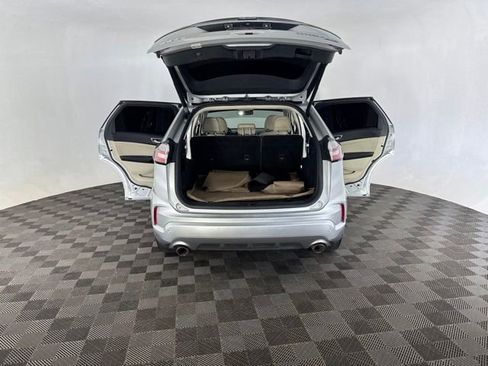 Used 2019 Ford Edge Titanium w/ Equipment Group 301A AWD/4WD image 17