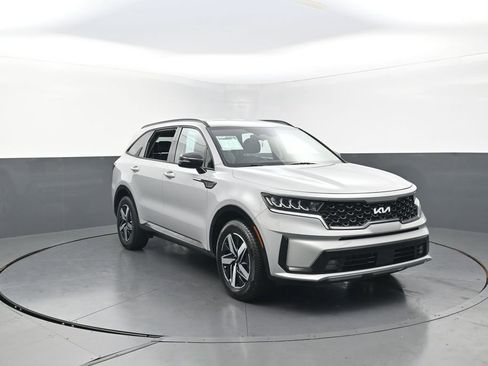 Used 2023 Kia Sorento EX image 3