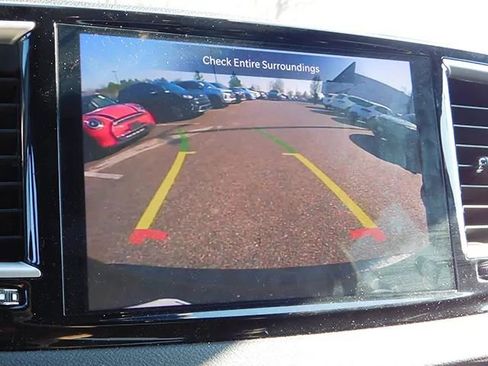 Used 2025 Chrysler Pacifica Select image 16