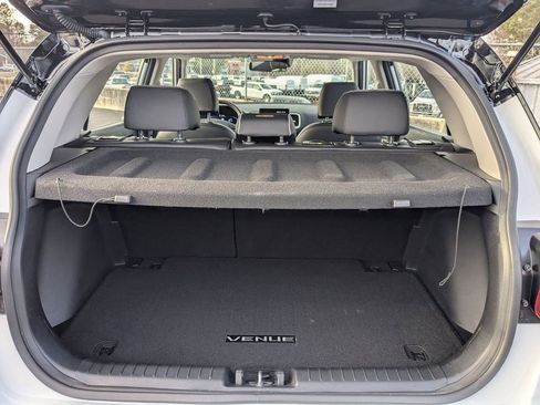 Used 2025 Hyundai Venue Limited image 8