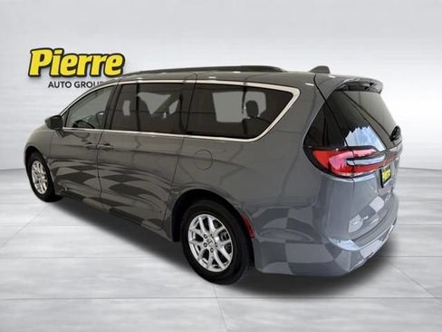 Used 2022 Chrysler Pacifica Touring-L FWD image 2